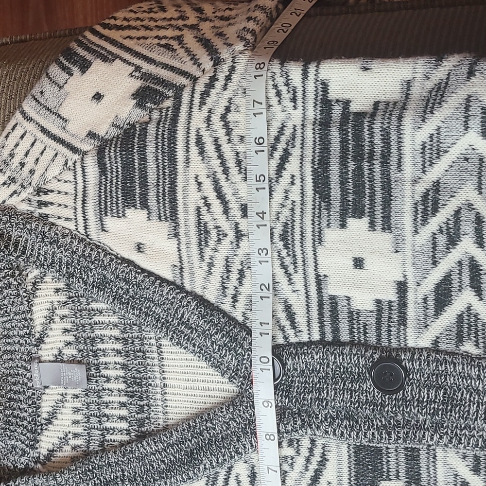 Charlotte Russe Button Up Cardigan - Picture 8 of 10
